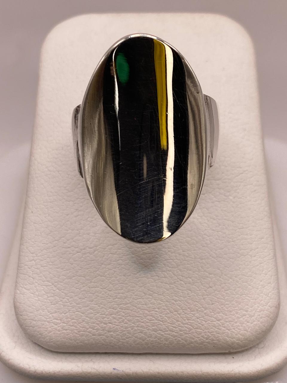 Anillo Artesanal en Plata con Frente Ovalado Liso