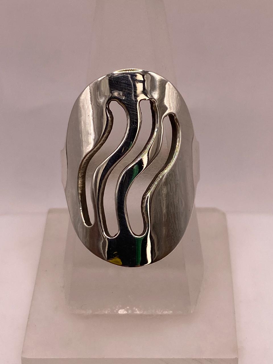 Anillo Artesanal en Plata con Ondas Caladas