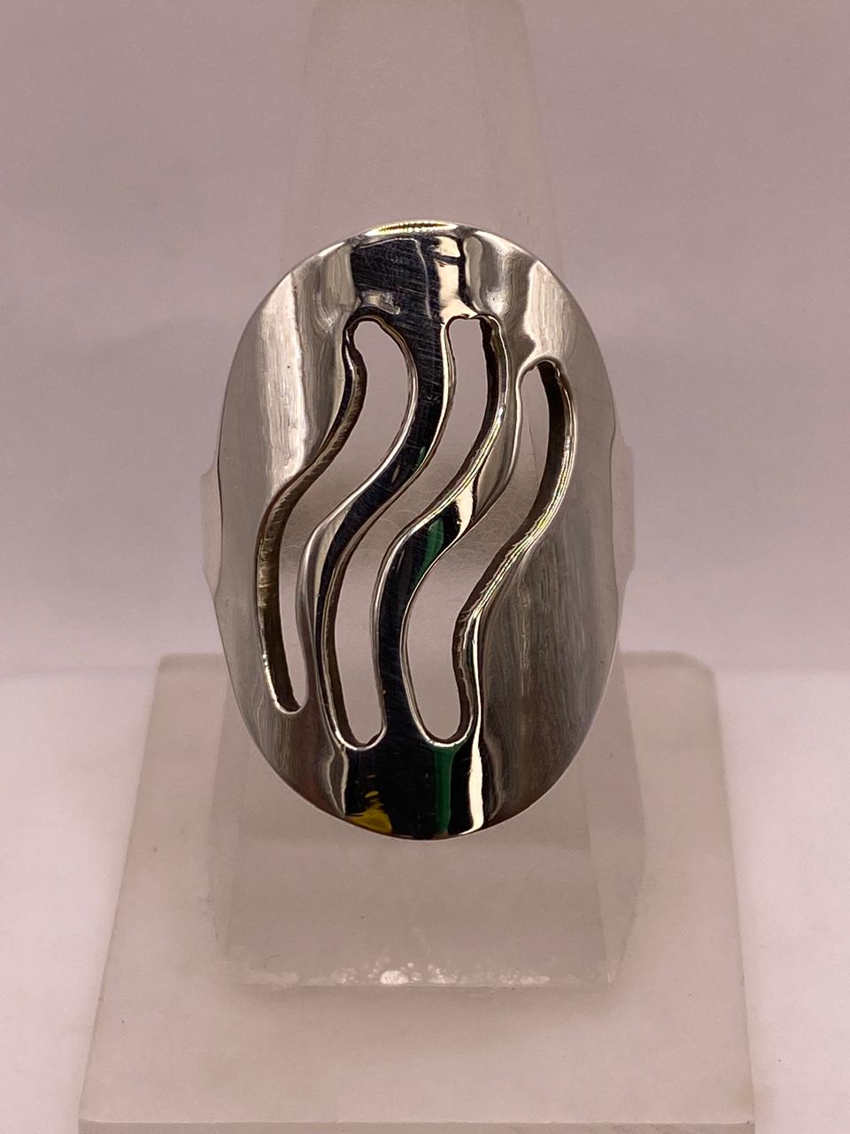 Anillo Artesanal en Plata con Ondas Caladas