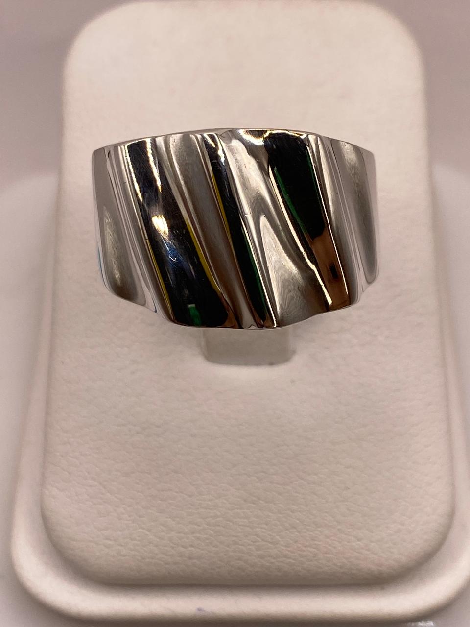 Anillo Artesanal en Plata con Ondas Verticales Pulidas