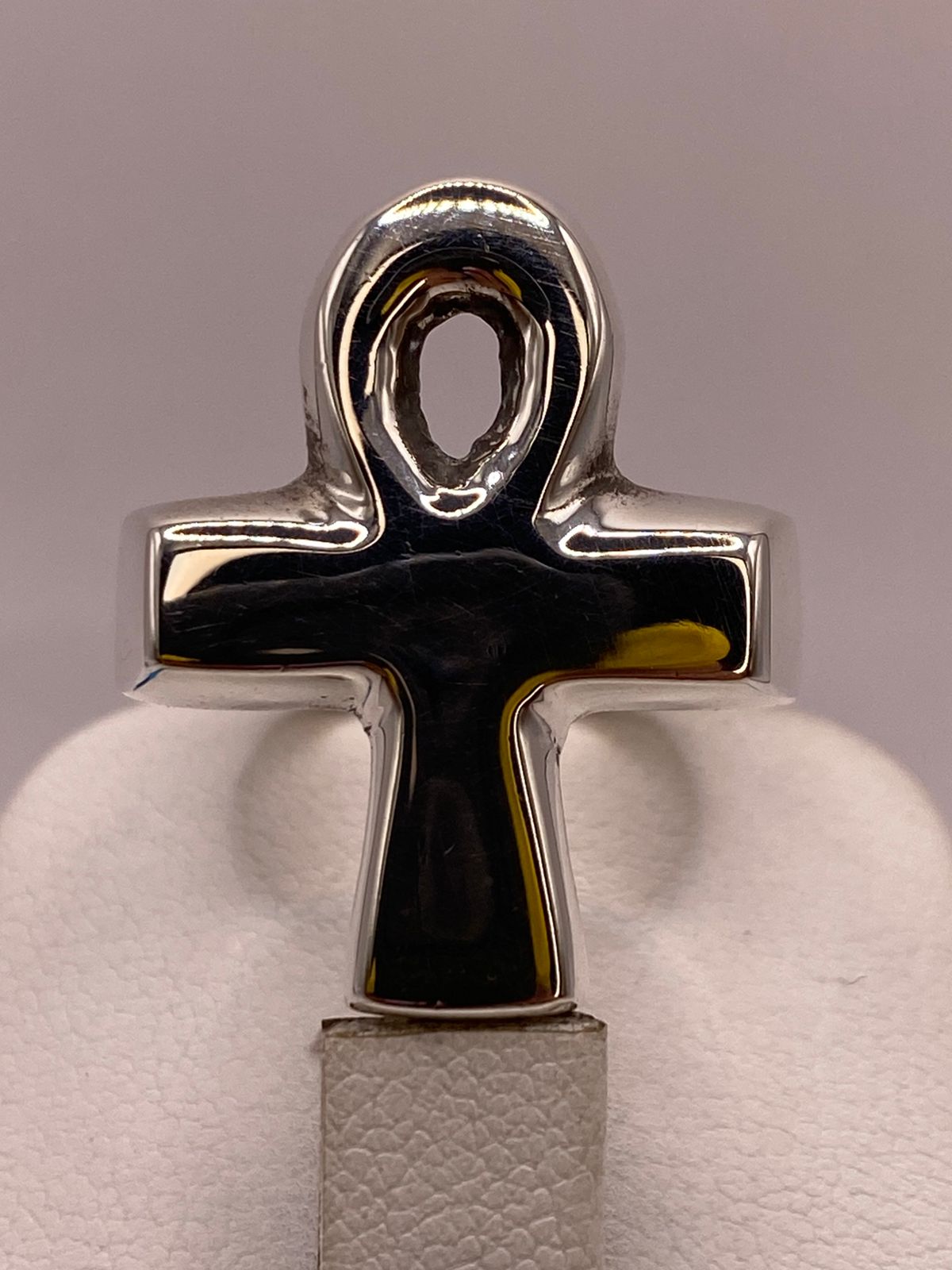 Anillo Artesanal en Plata con Símbolo Ankh Egipcio