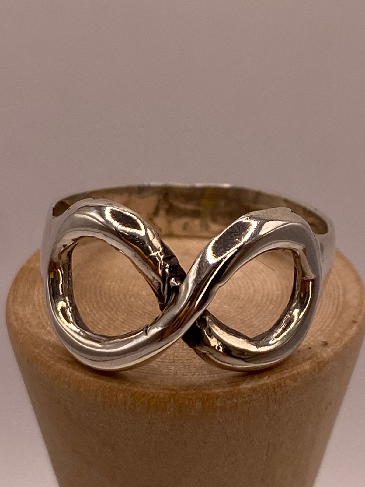 Anillo Artesanal en Plata con Símbolo del Infinito