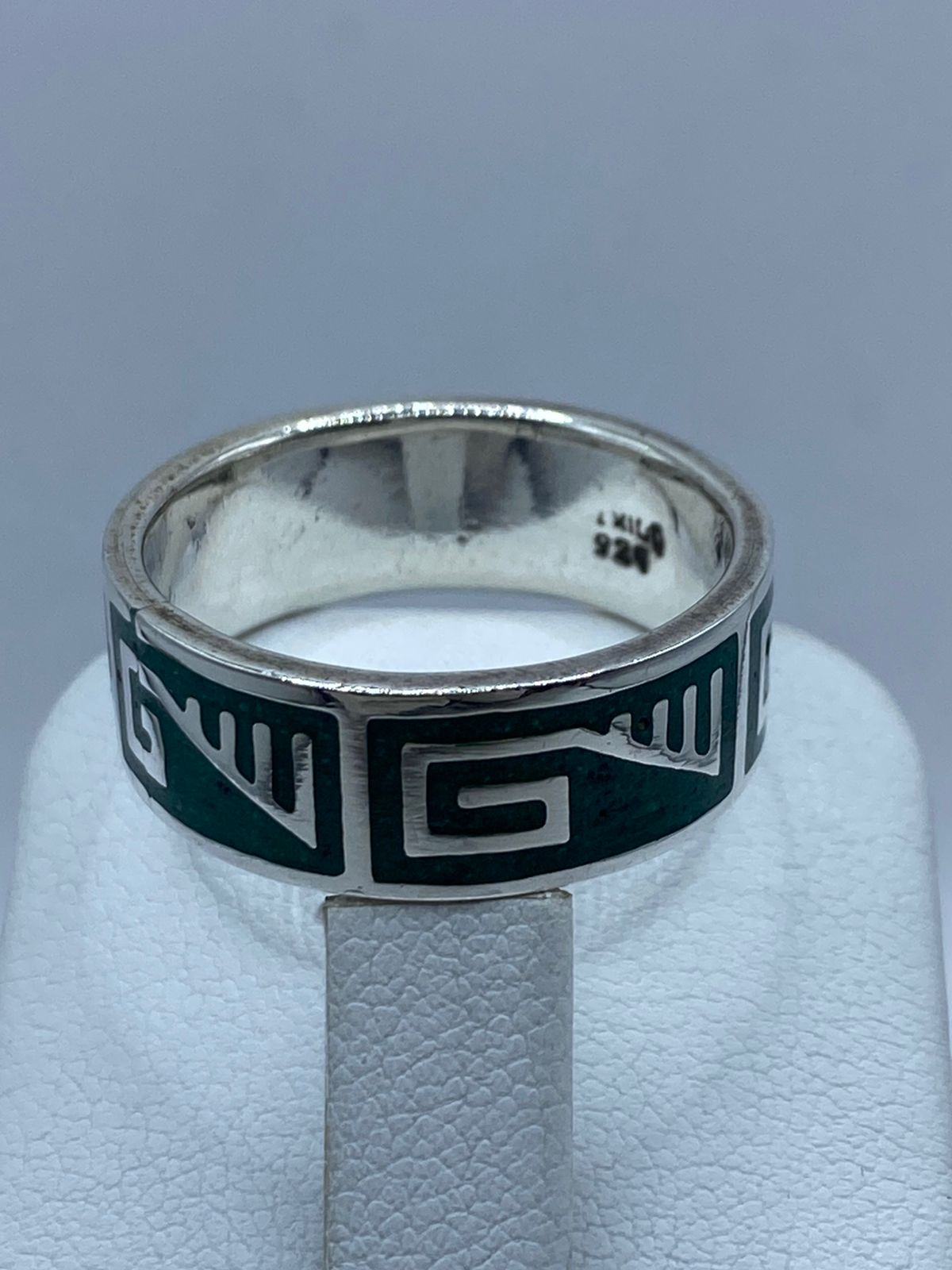Anillo Artesanal de Plata .925 con Malaquita y Greca Moderna