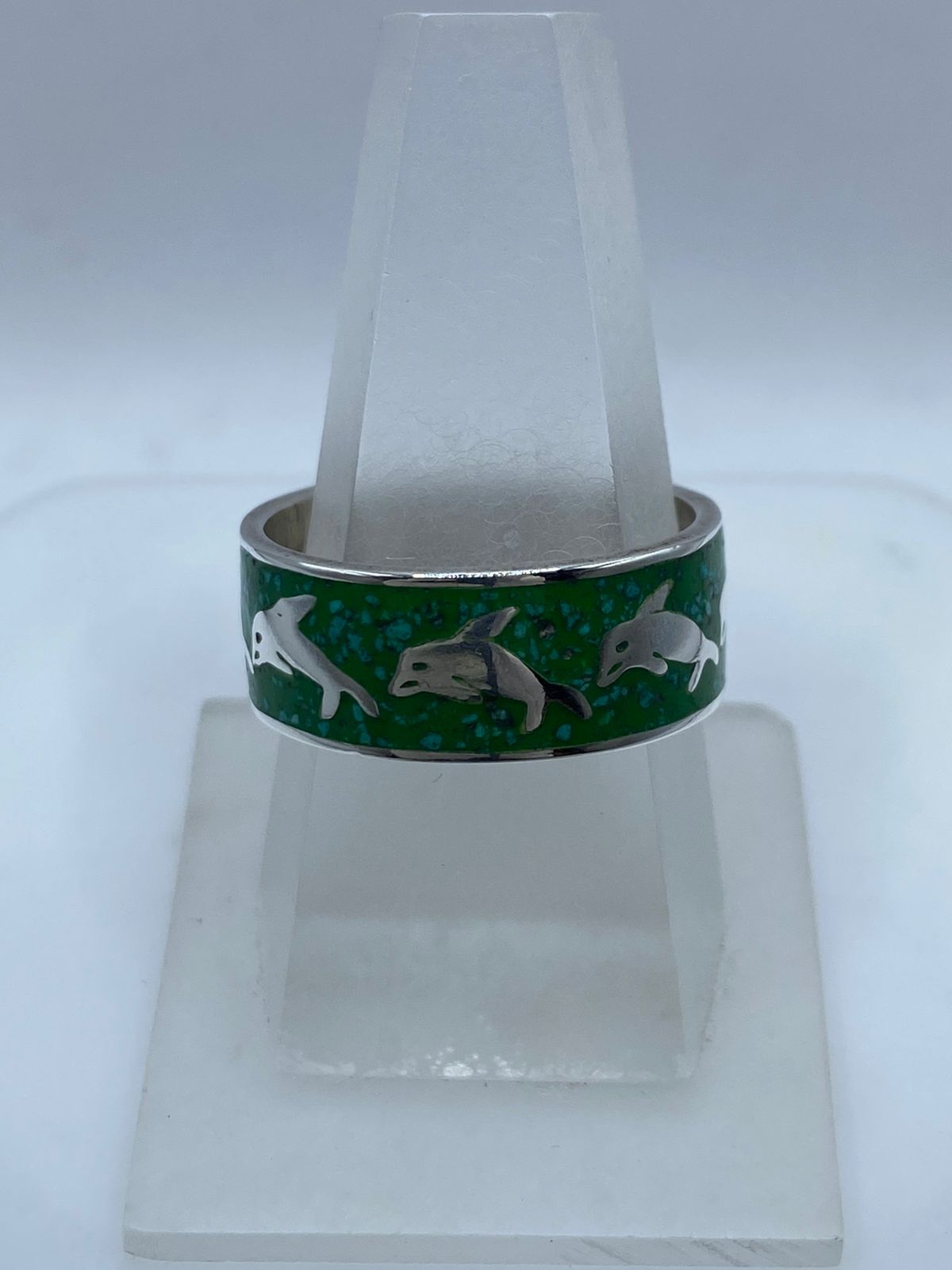 Anillo Artesanal de Plata .925 con Malaquita Verde y Delfines