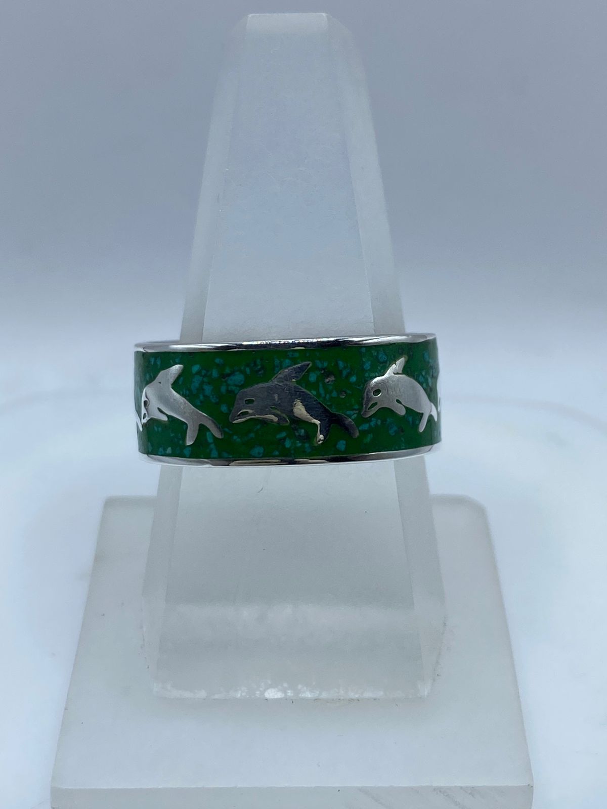 Anillo Artesanal de Plata .925 con Malaquita Verde y Delfines