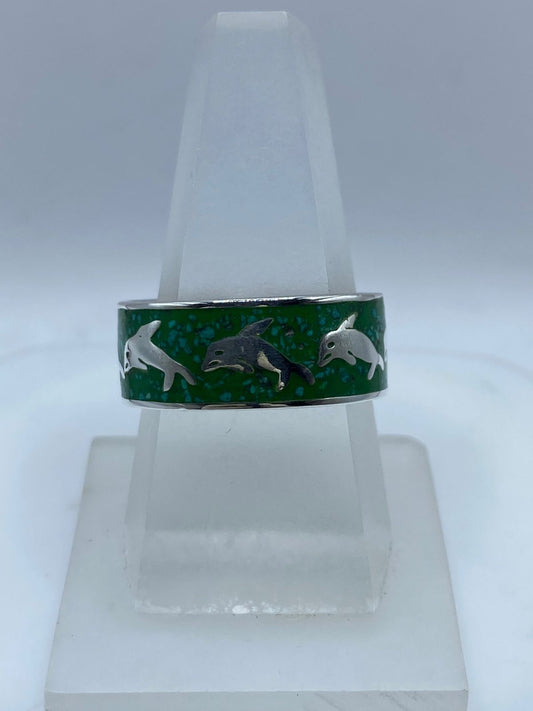 Anillo Artesanal de Plata .925 con Malaquita Verde y Delfines