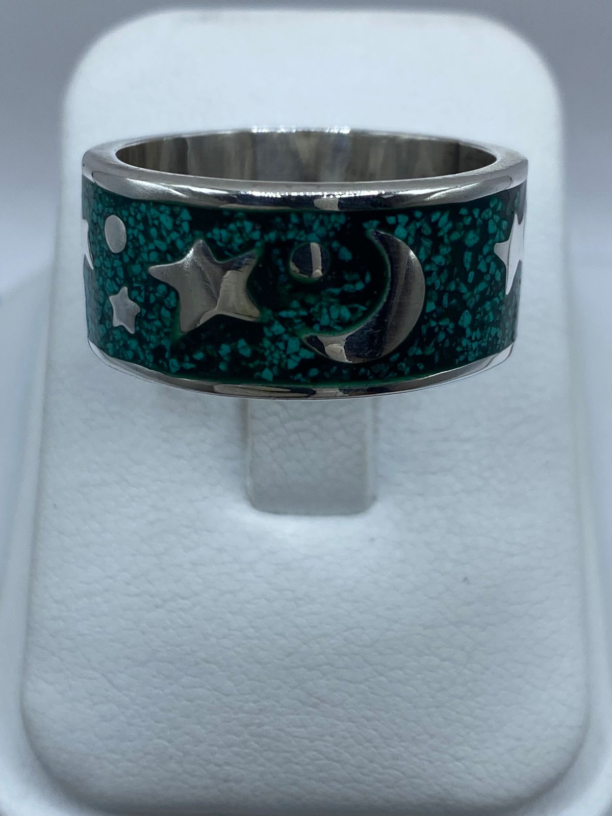 Anillo Artesanal de Plata .925 con Malaquita Verde – Diseño Luna y Estrellas