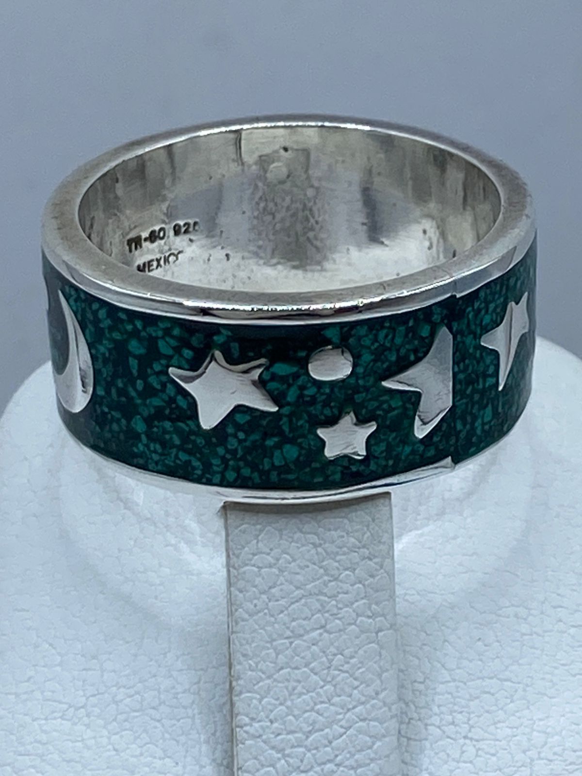Anillo Artesanal de Plata .925 con Malaquita Verde – Diseño Luna y Estrellas