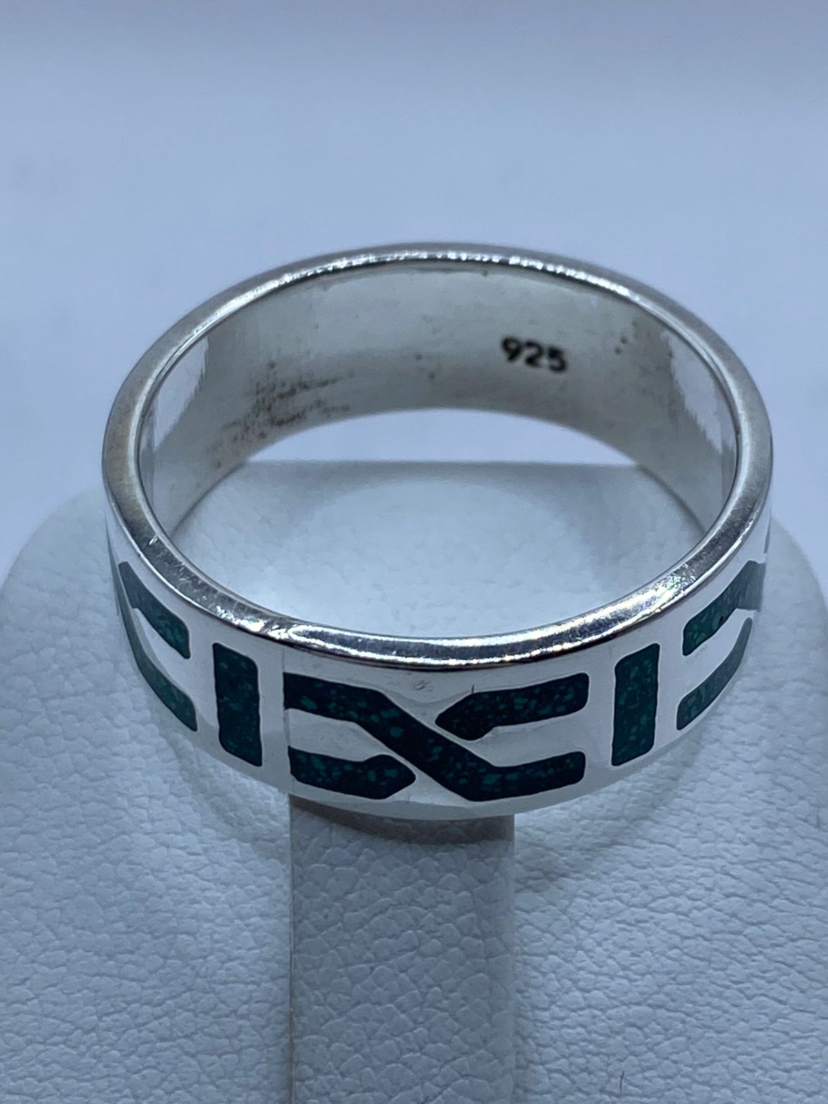 Anillo Artesanal de Plata .925 con Malaquita Verde y Greca Geométrica