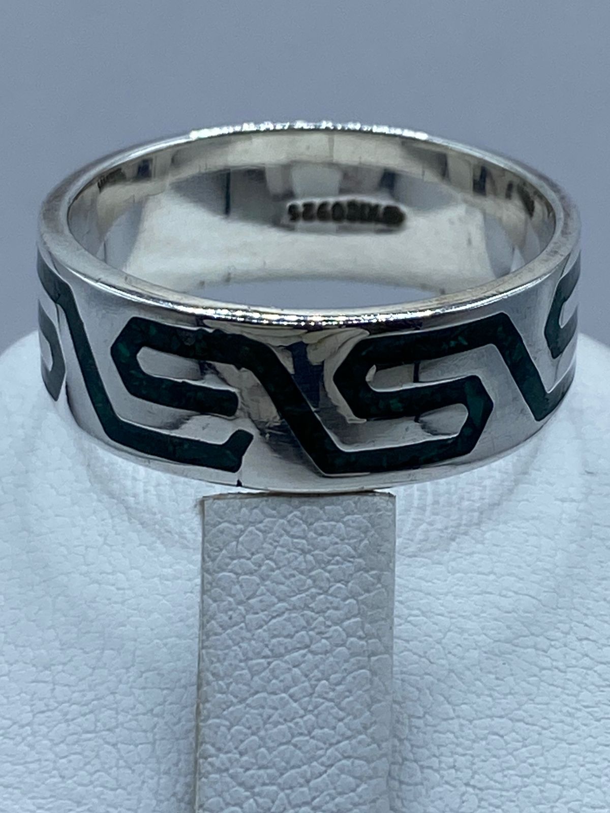 Anillo Artesanal de Plata .925 con Malaquita Verde y Greca Moderna