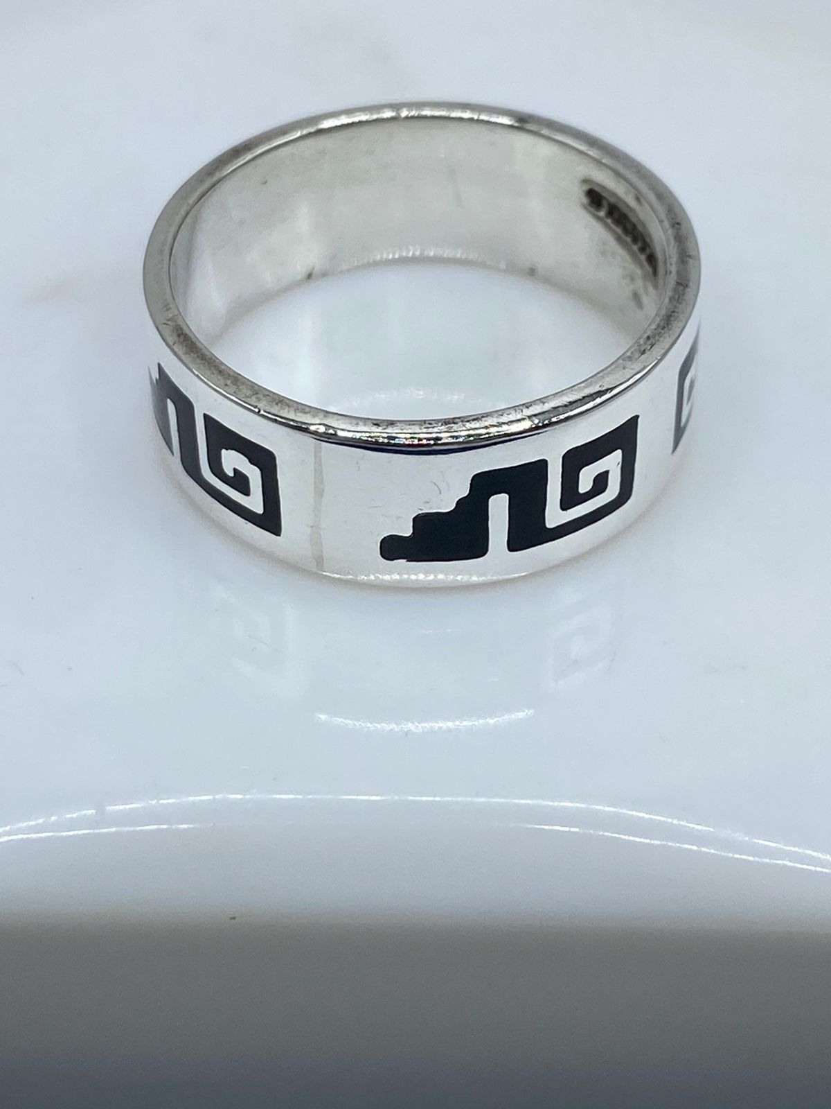 Anillo Artesanal de Plata .925 con Ónix y Greca Clásica