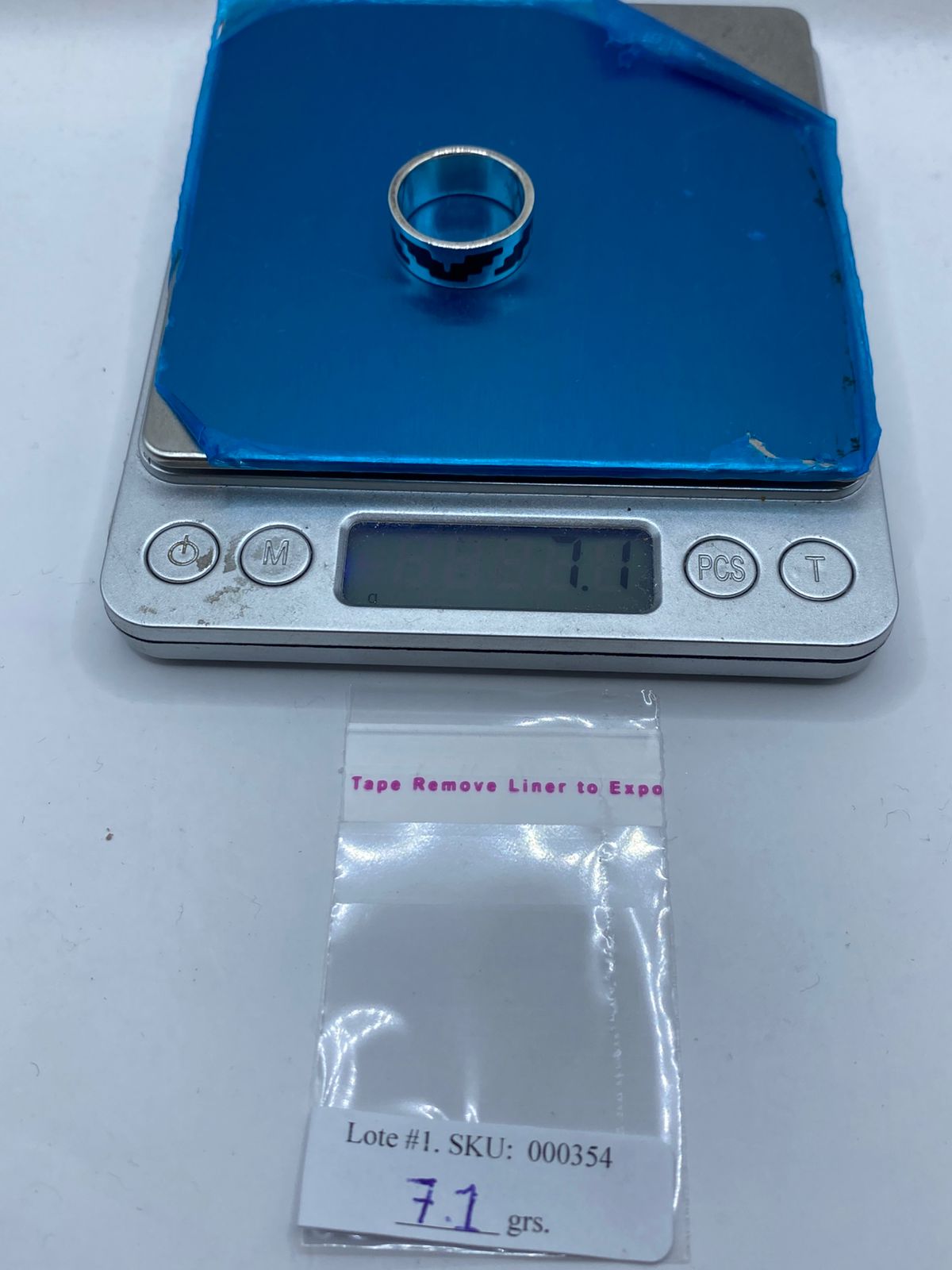 Anillo Artesanal de Plata .925 con Ónix y Diseño Prehispánico