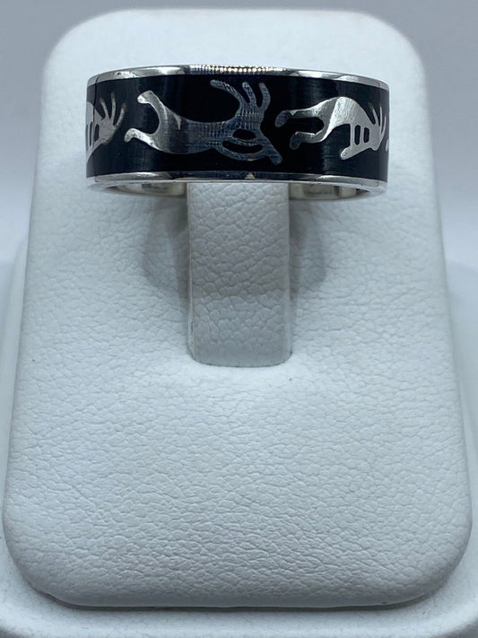 Anillo Artesanal de Plata .925 con Ónix Negro – Diseño Tribal Contemporáneo