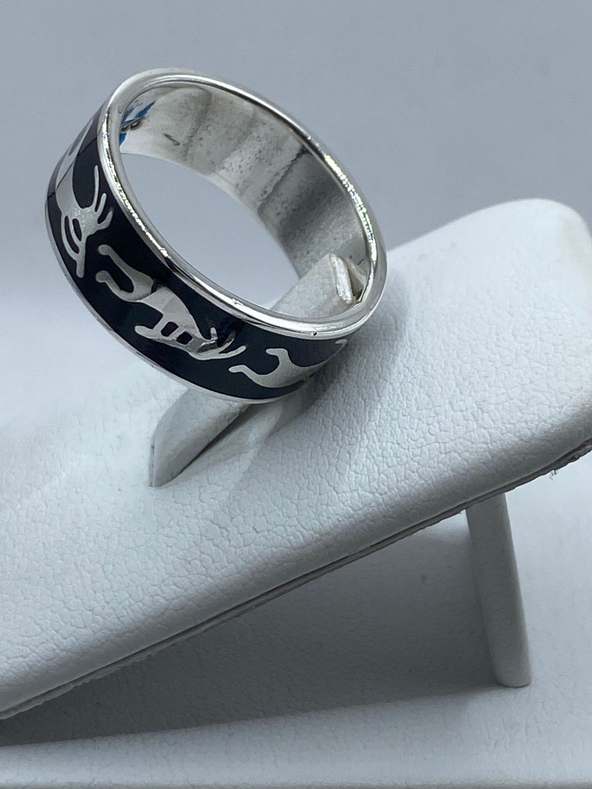 Anillo Artesanal de Plata .925 con Ónix Negro – Diseño Tribal Contemporáneo