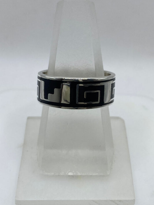 Anillo Artesanal de Plata .925 con Ónix Negro y Greca Geométrica