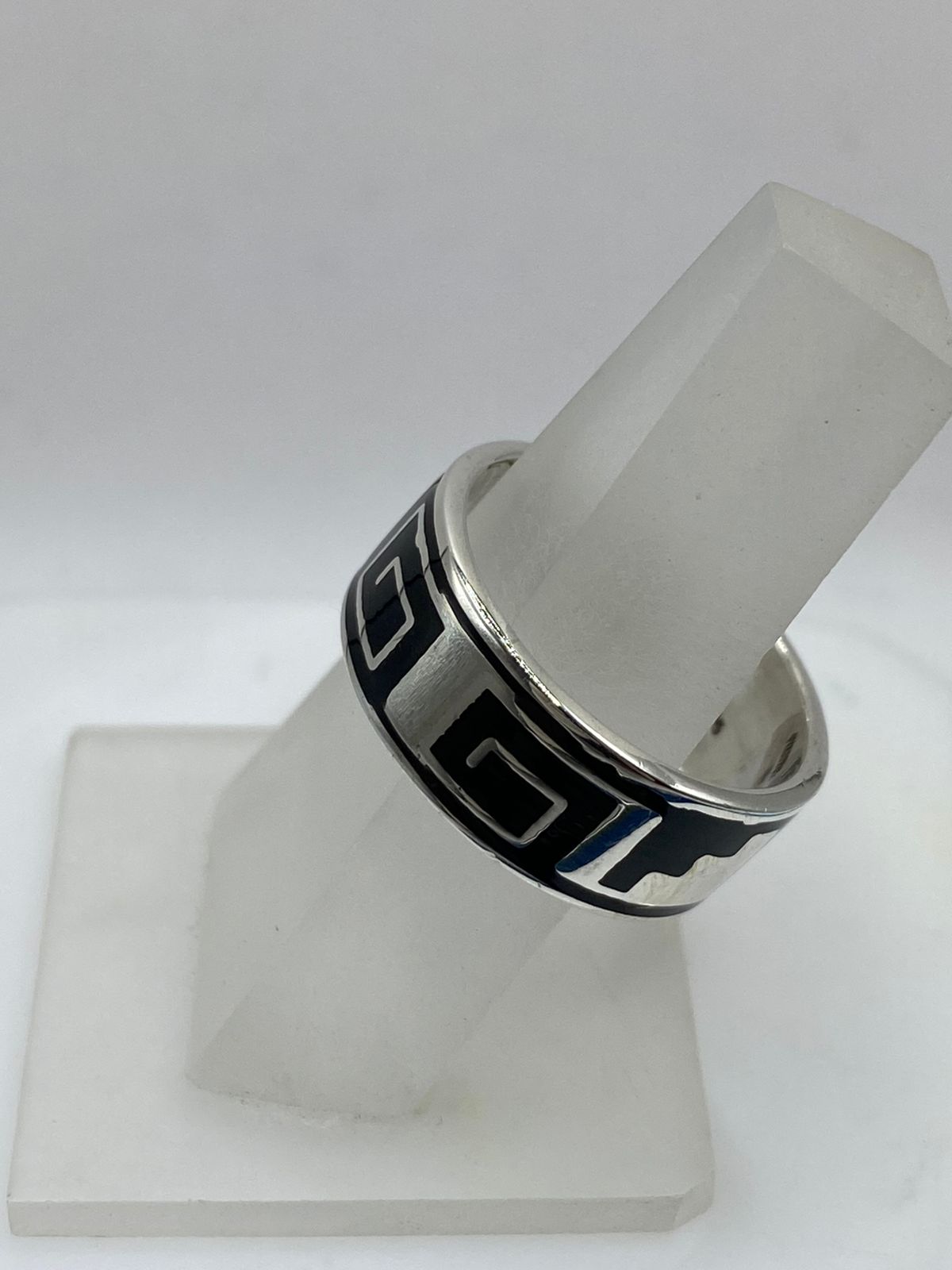 Anillo Artesanal de Plata .925 con Ónix Negro y Greca Geométrica