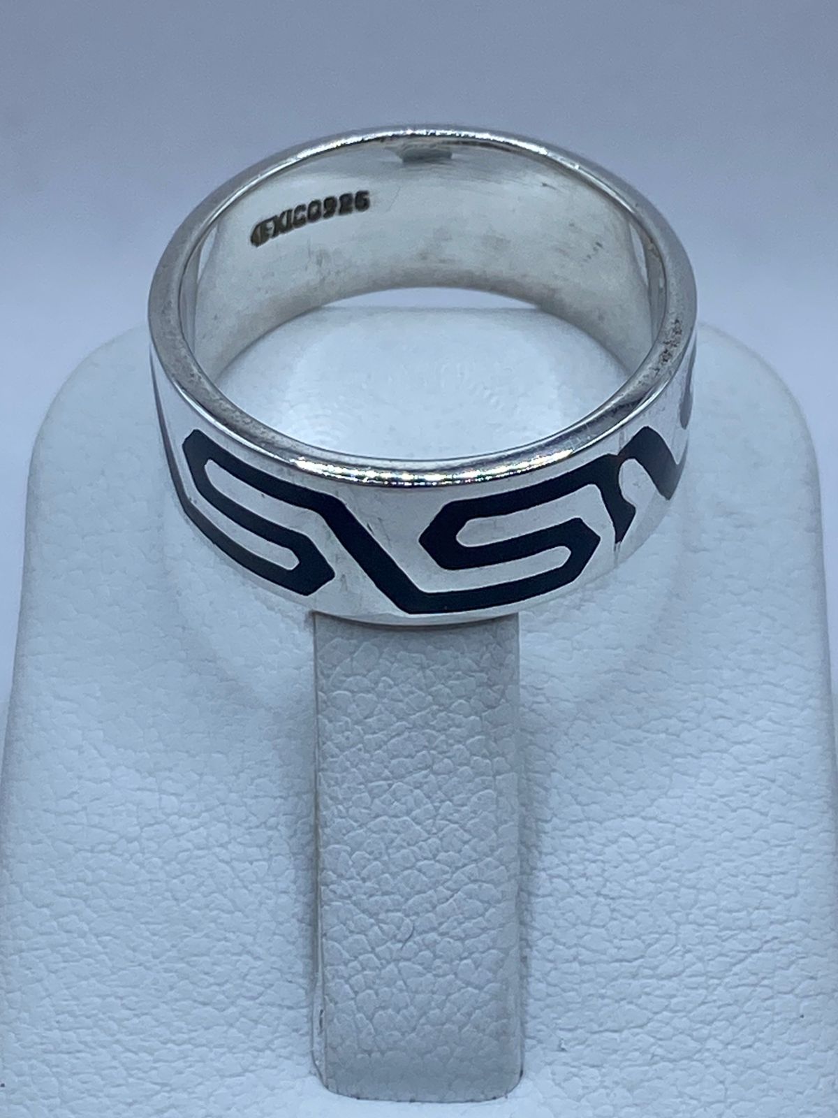 Anillo Artesanal de Plata .925 con Ónix Negro y Greca Moderna