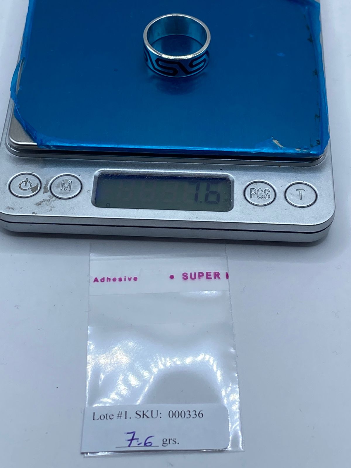 Anillo Artesanal de Plata .925 con Ónix Negro y Greca Moderna