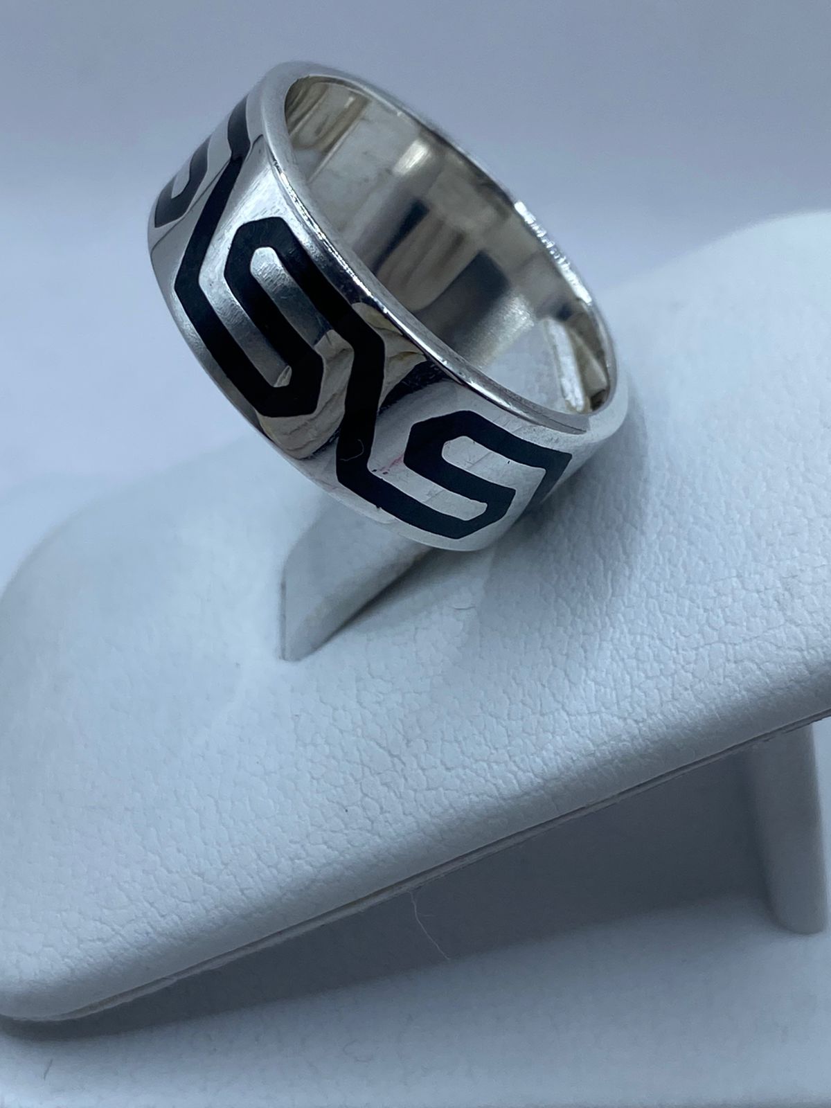 Anillo Artesanal de Plata .925 con Ónix Negro y Greca Moderna