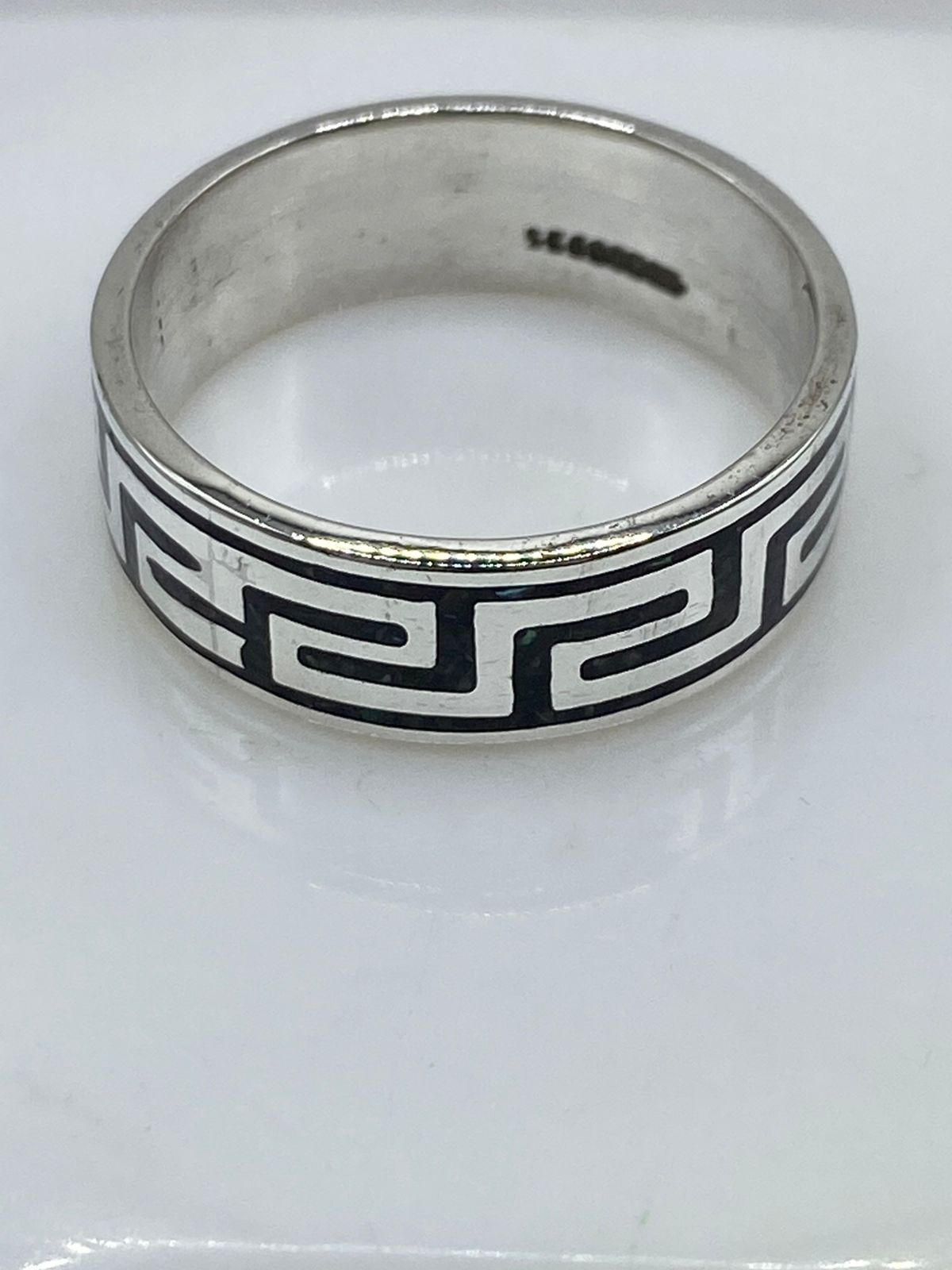 Anillo Artesanal de Plata .925 con Ónix Negro y Greca Clásica