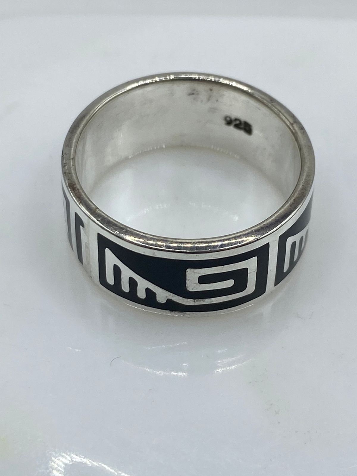 Anillo Artesanal de Plata .925 con Ónix Negro y Greca Minimalista