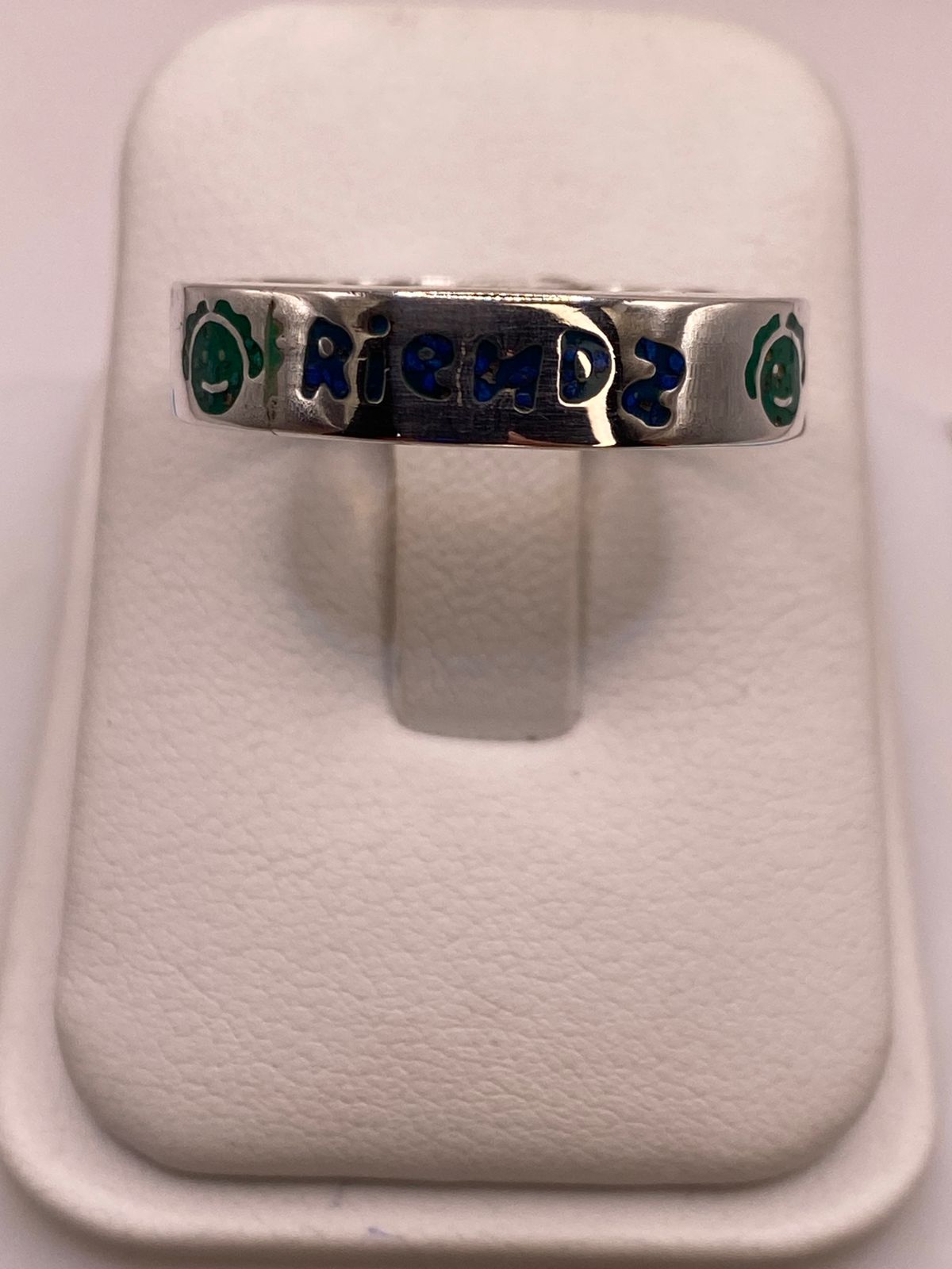 Anillo Artesanal “friends” con Caritas Esmaltadas en Plata