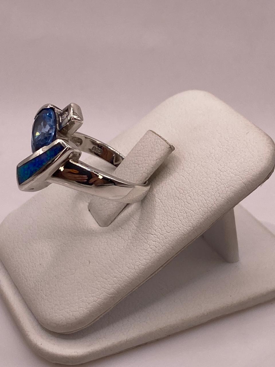 Anillo Artístico Asimétrico con Ópalo de Fuego y Zirconia en Plata .925
