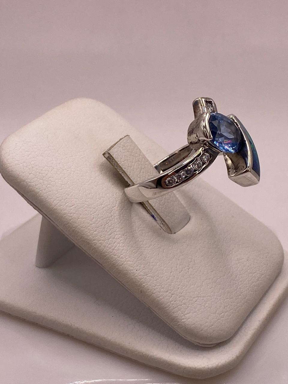 Anillo Artístico Asimétrico con Ópalo de Fuego y Zirconia en Plata .925