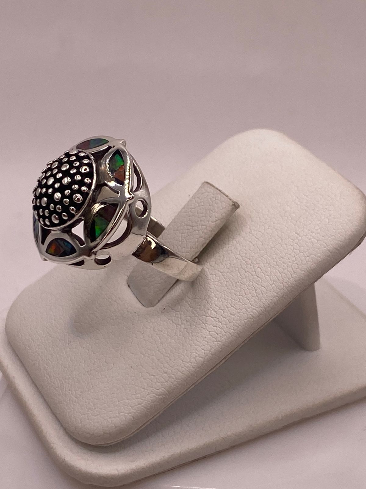 Anillo Artístico Circular con Ópalo de Fuego en Plata .950