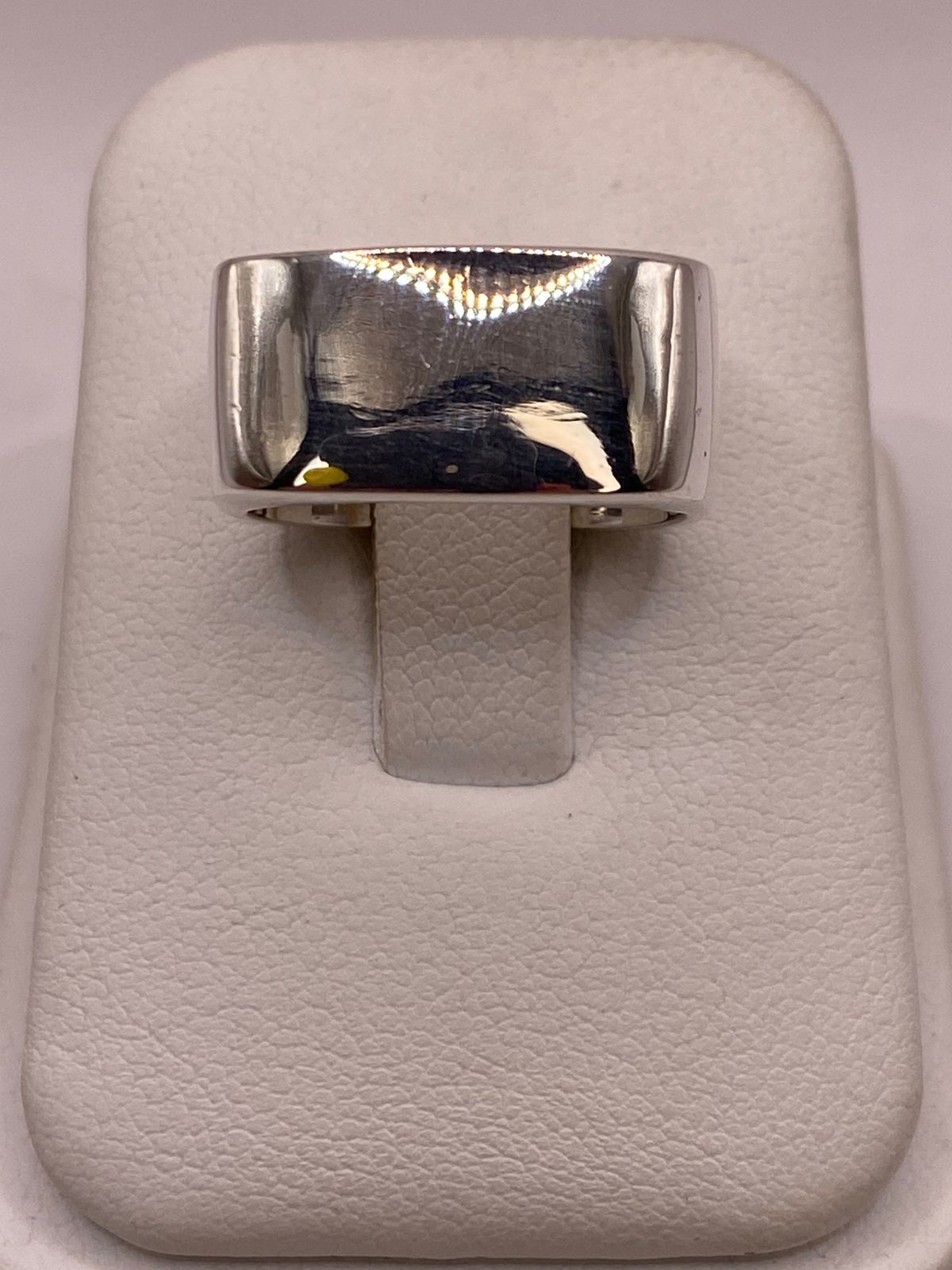 Anillo Banda Ancha de Plata Ley .925 con Forma Cuadrada
