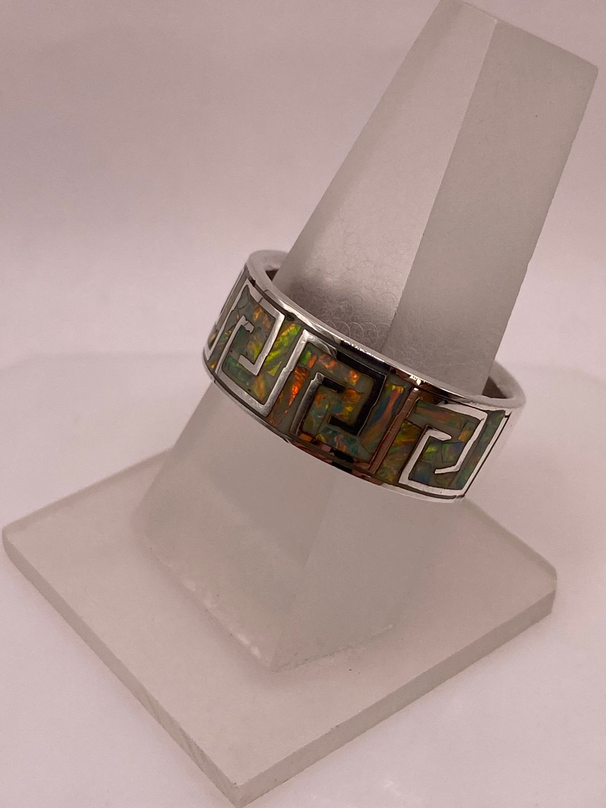 Anillo Banda Greca con Ópalo de Fuego Multicolor en Plata .950