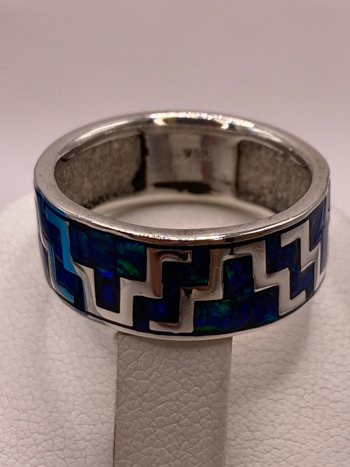 Anillo Banda con Incrustación Geométrica de Ópalo de Fuego Azul‑verde Plata Ley 950