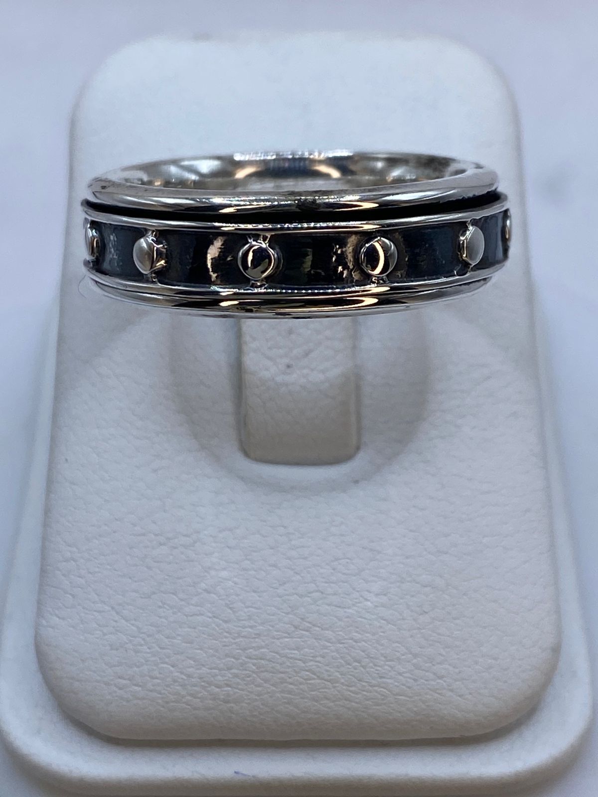 Anillo Banda Industrial con Remaches en Plata .925