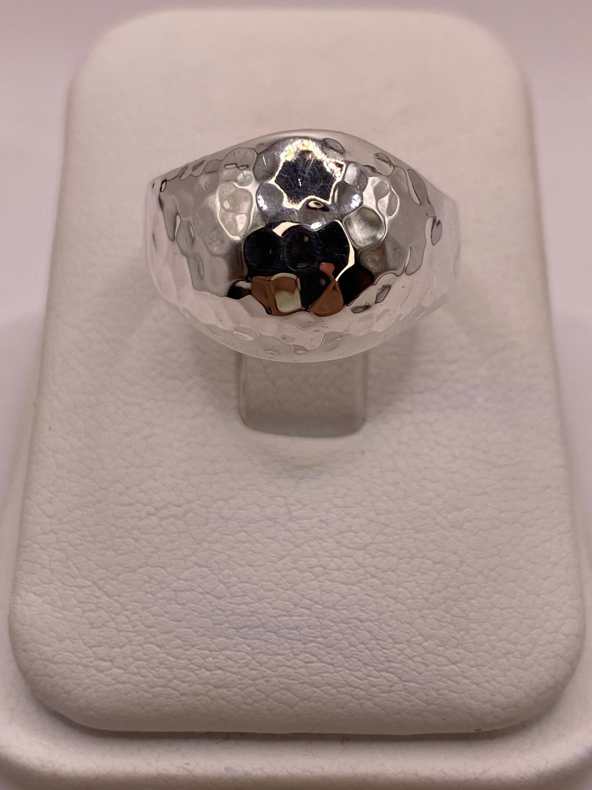 Anillo Bombeado Martillado de Plata Ley .925