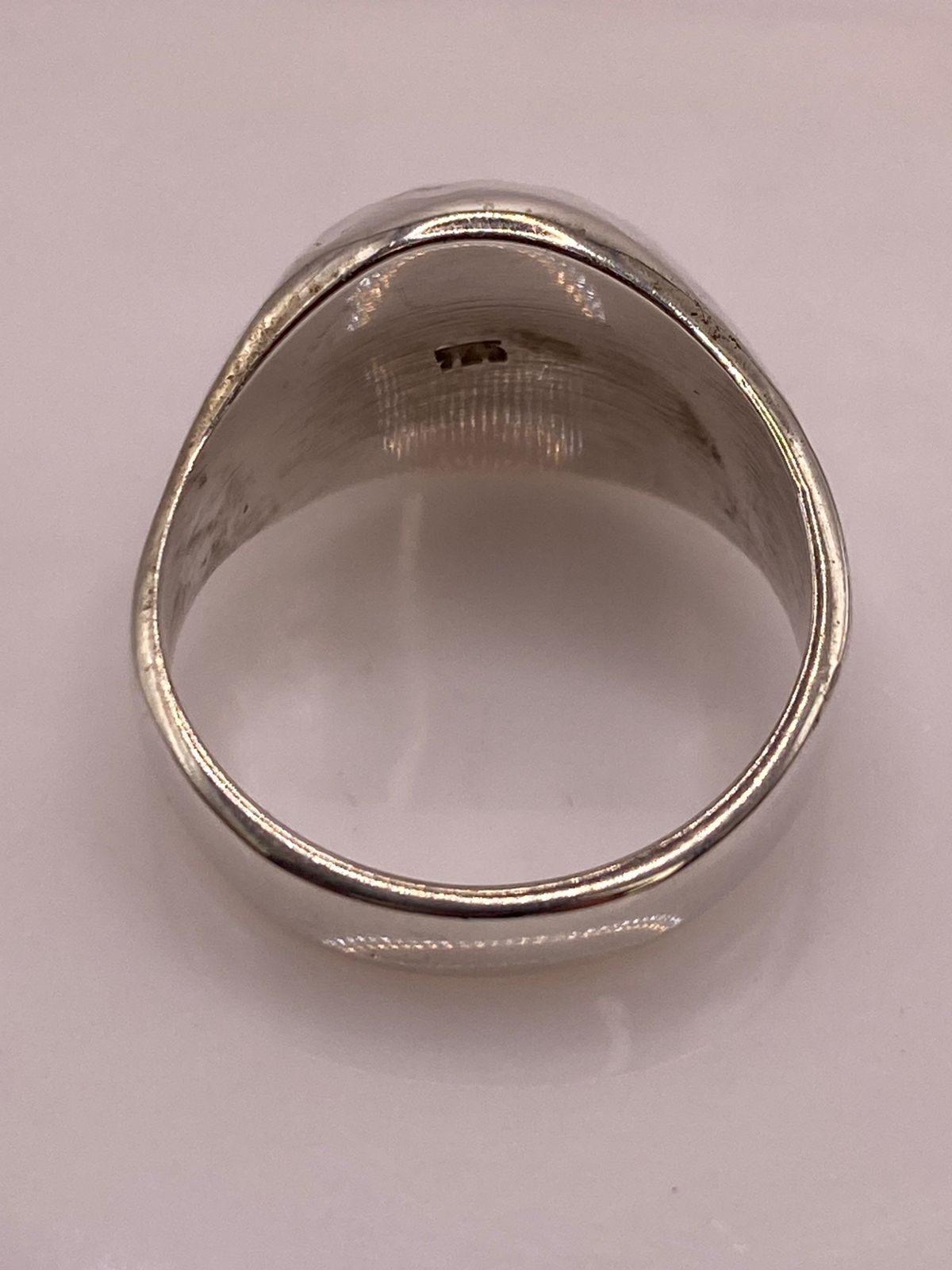 Anillo Bombeado Martillado de Plata Ley .925
