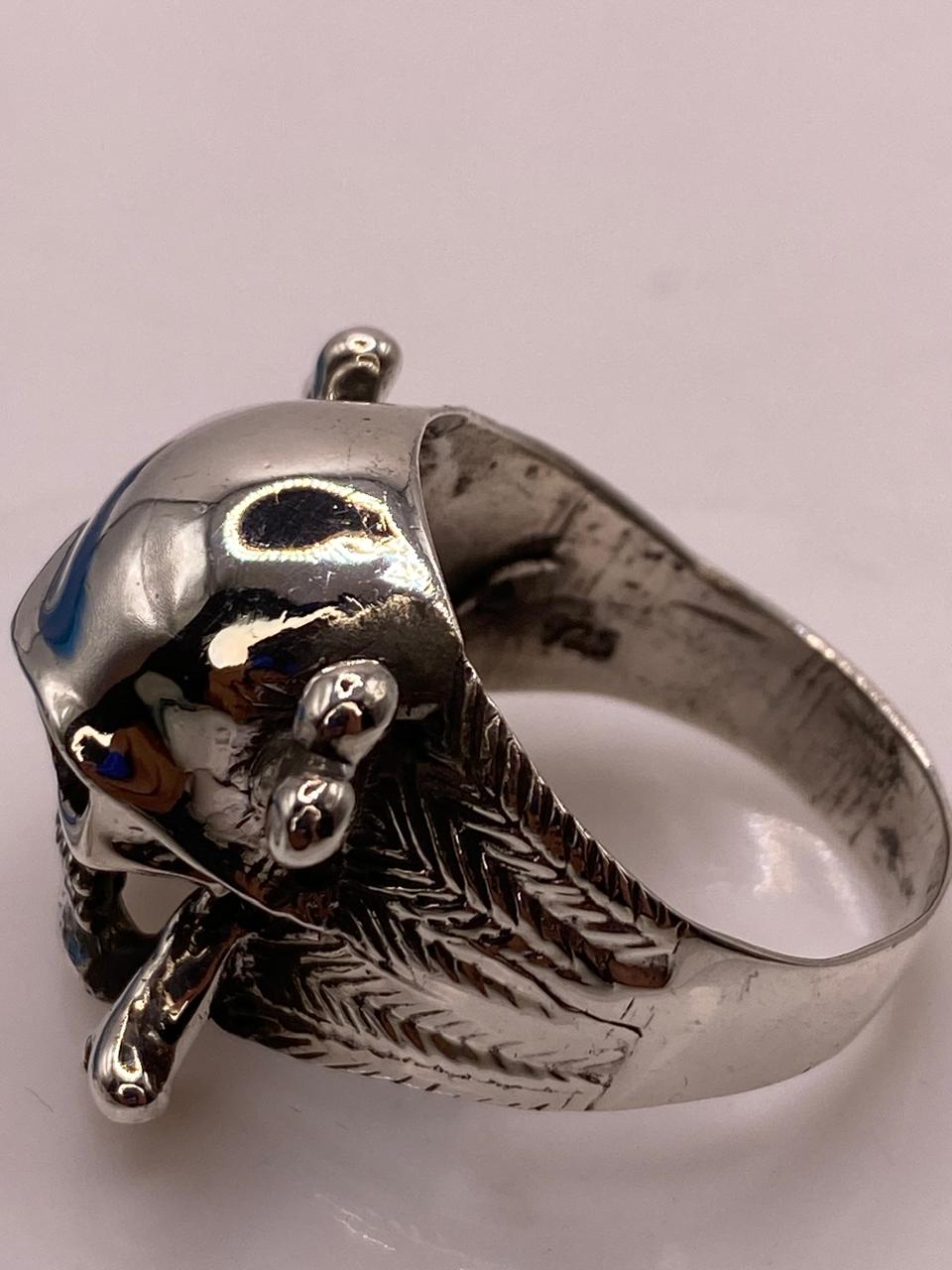 Anillo de Calavera con Casco y Huesos Cruzados en Plata .925