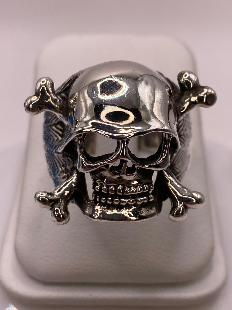 Anillo de Calavera con Casco y Huesos Cruzados en Plata .925