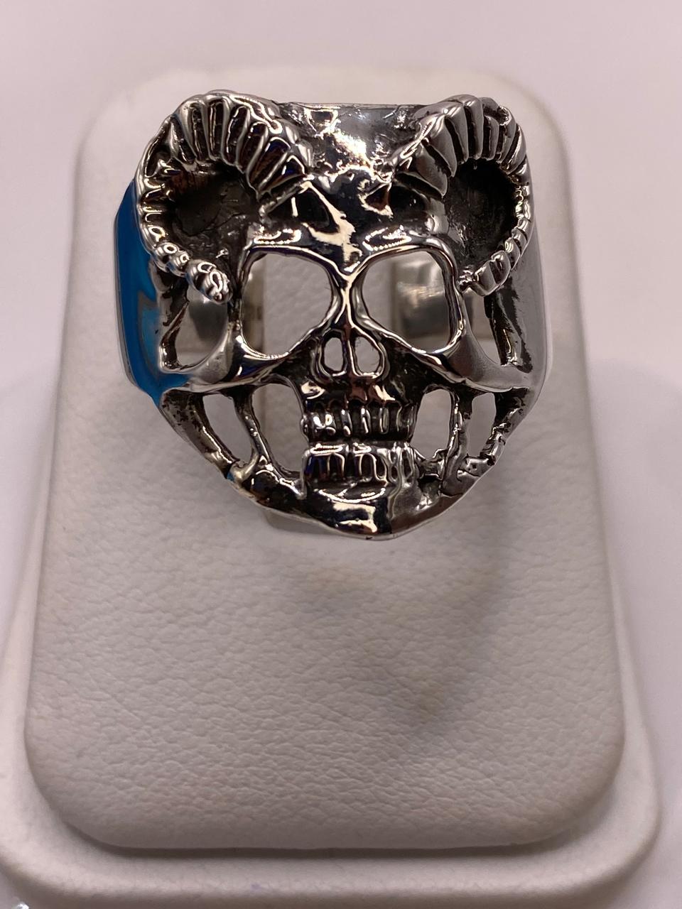 Anillo de Calavera con Cuernos en Plata .925