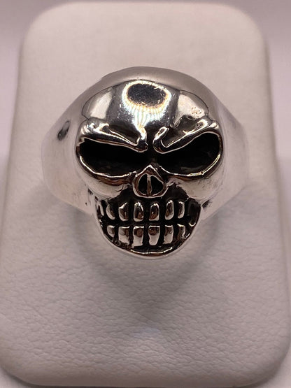 Anillo Calavera de Plata Ley .925, vista de detalle