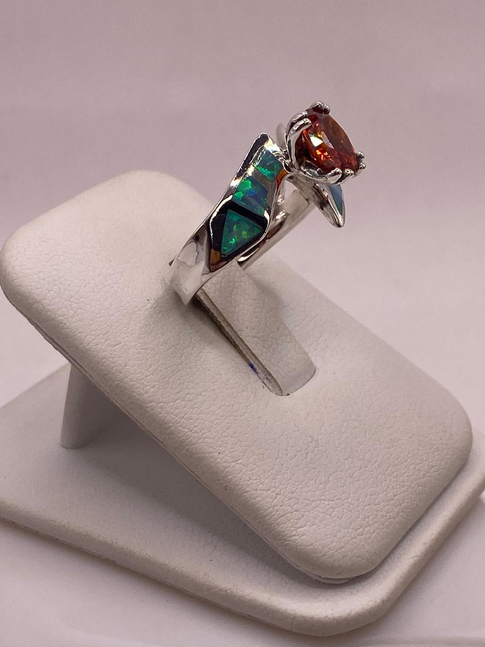 Anillo Contemporáneo Abierto con Ópalo de Fuego y Zirconia en Plata .950