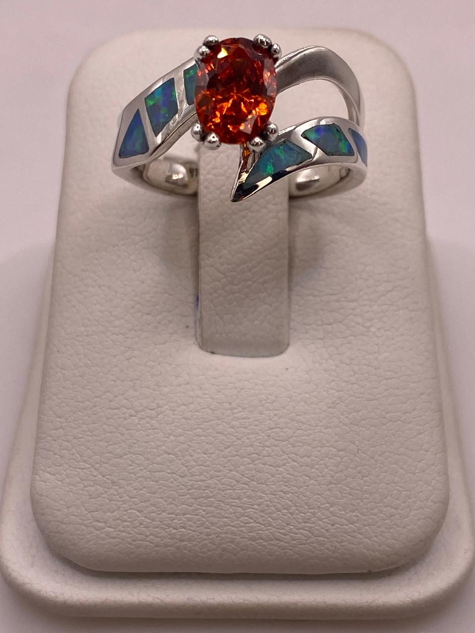 Anillo Contemporáneo Abierto con Ópalo de Fuego y Zirconia en Plata .950