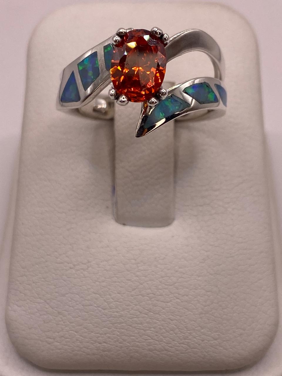 Anillo Contemporáneo Abierto con Ópalo de Fuego y Zirconia en Plata .950