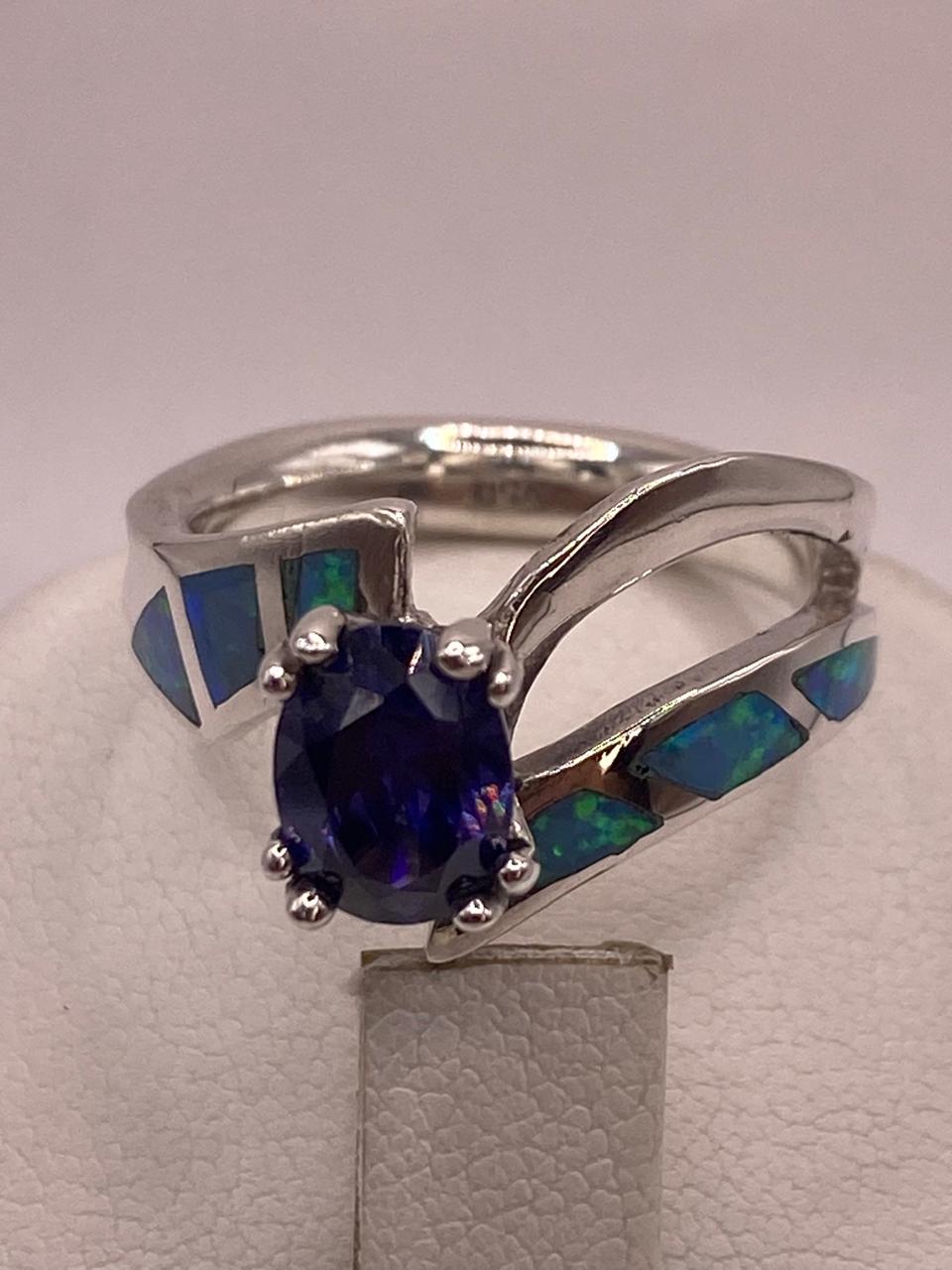 Anillo Contemporáneo Abierto con Ópalo de Fuego  y Zirconia  en Plata .950
