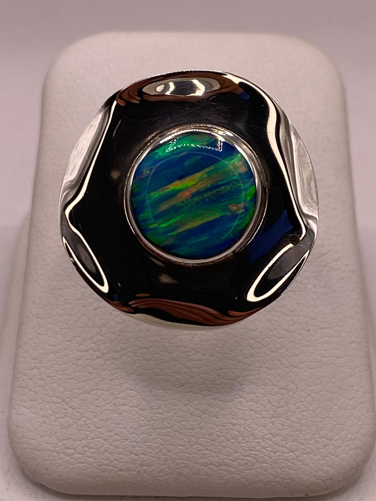 Anillo Contemporáneo Ajustable con Ópalo de Fuego en Plata .925