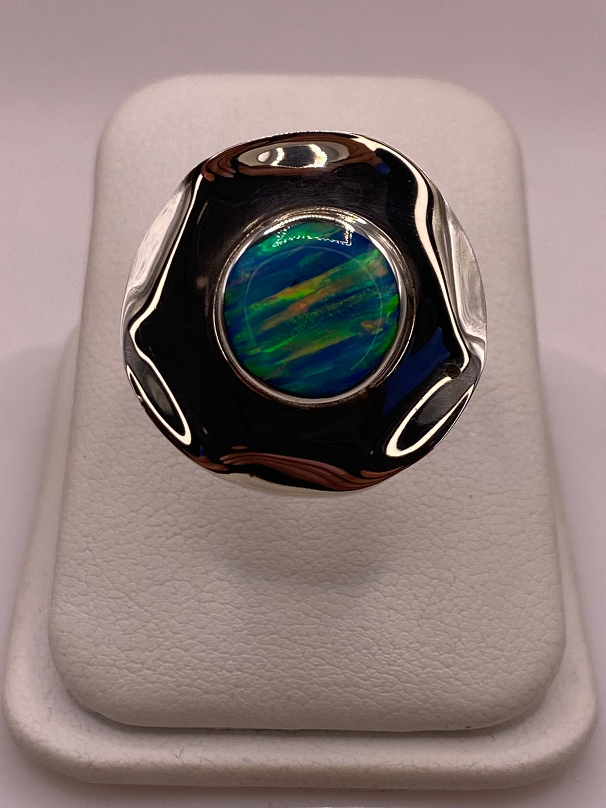 Anillo Contemporáneo Ajustable con Ópalo de Fuego en Plata .925
