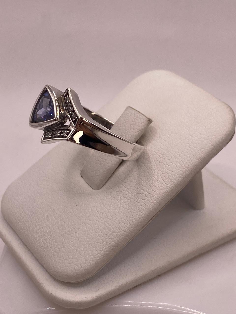 Anillo Contemporáneo Asimétrico con Ópalo de Fuego y Zirconia en Plata .925