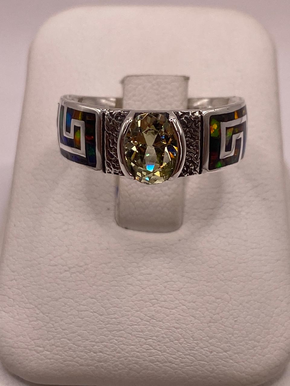 Anillo Contemporáneo Asimétrico con Ópalo de Fuego  y Zirconia en Plata .950