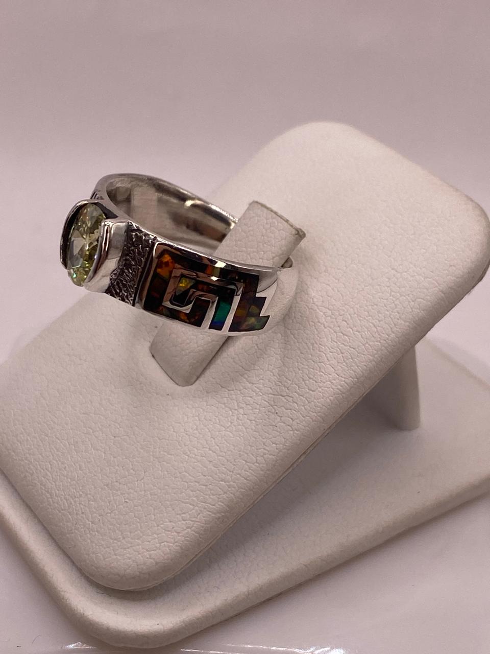 Anillo Contemporáneo Asimétrico con Ópalo de Fuego  y Zirconia en Plata .950