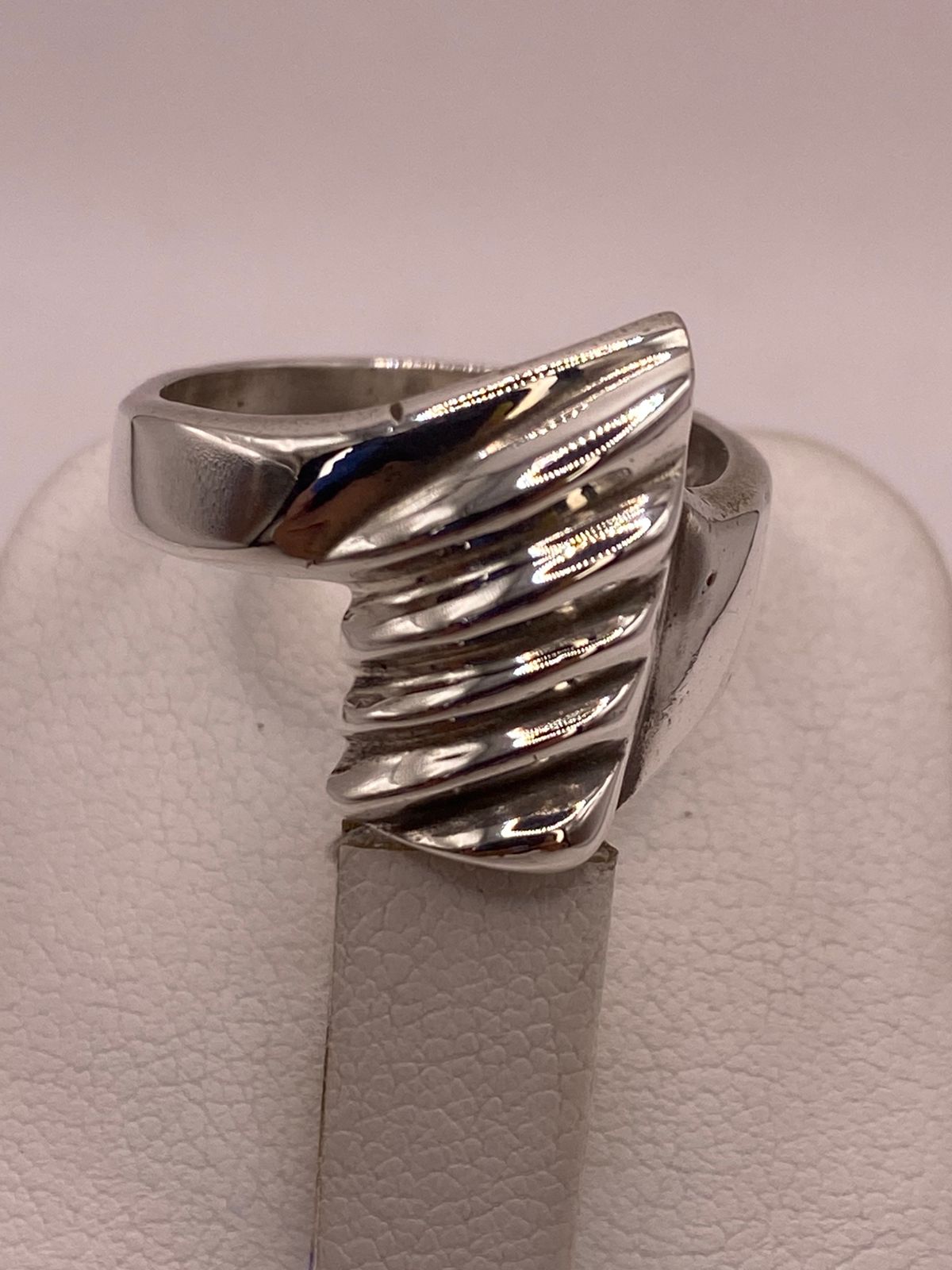 Anillo Contemporáneo Diagonal Texturizado en Plata .925