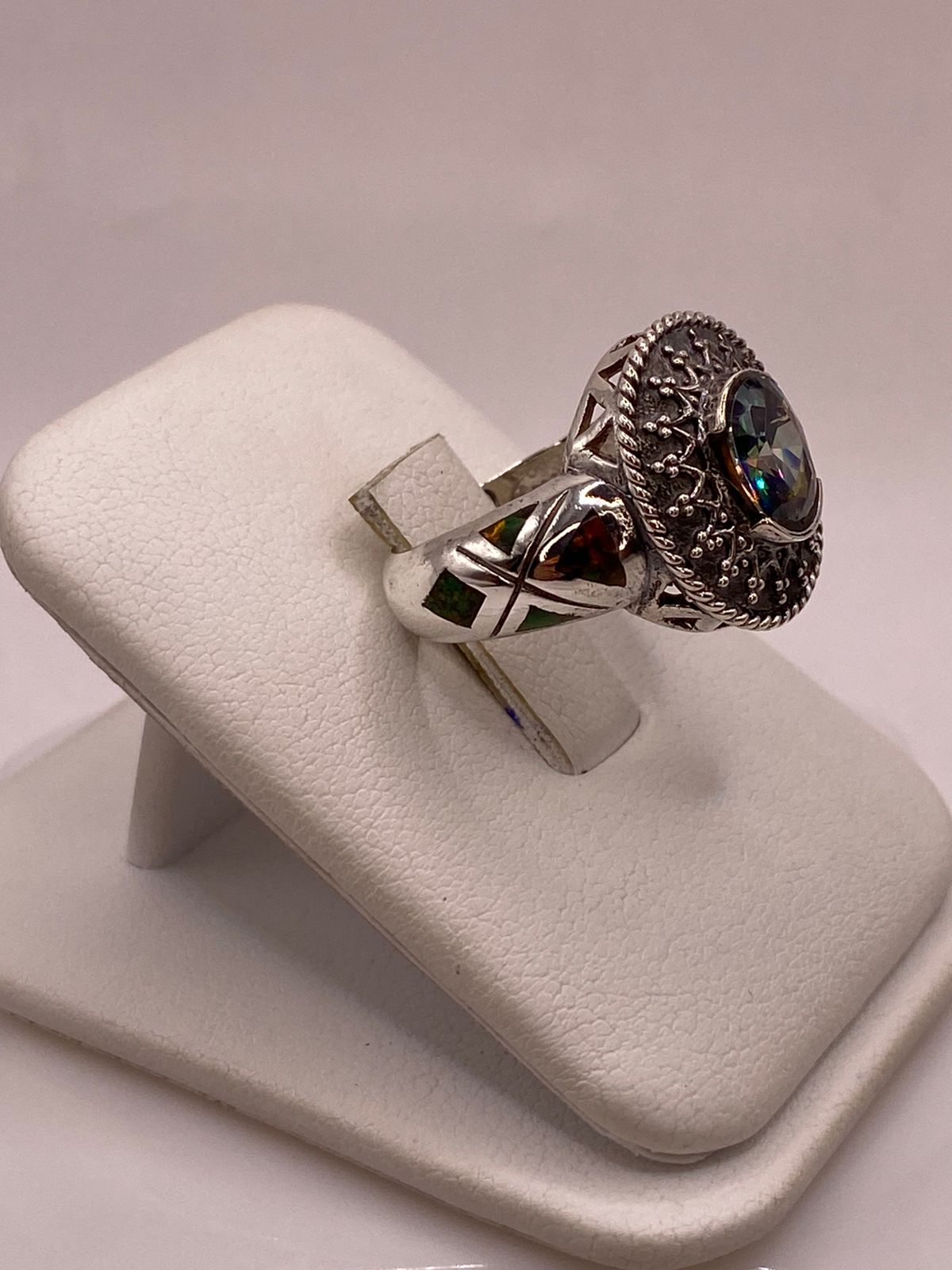 Anillo Contemporáneo Geométrico con Ópalo de Fuego, Zirconia y Marquesita en Plata .950